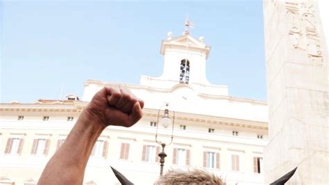 Hermes Ferrari, il ristoratore sciamano di Montecitorio a processo